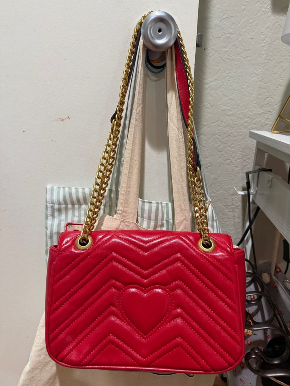 Gucci Red Quilted Shoulder Bag with Gold Double-G - Picture 5 of 6